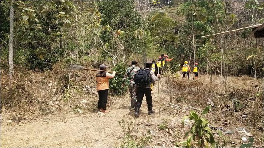 Polres Ngawi dan Tim Gabungan Jinakan Api di Gunung Botak, Medan Berat Jadi Tantangan